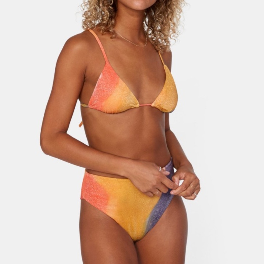 π₯π₯RVCA - TRIPPY DANA TRIANGLE HIGH RISE SETπ₯π₯ - Picture 8 of 9